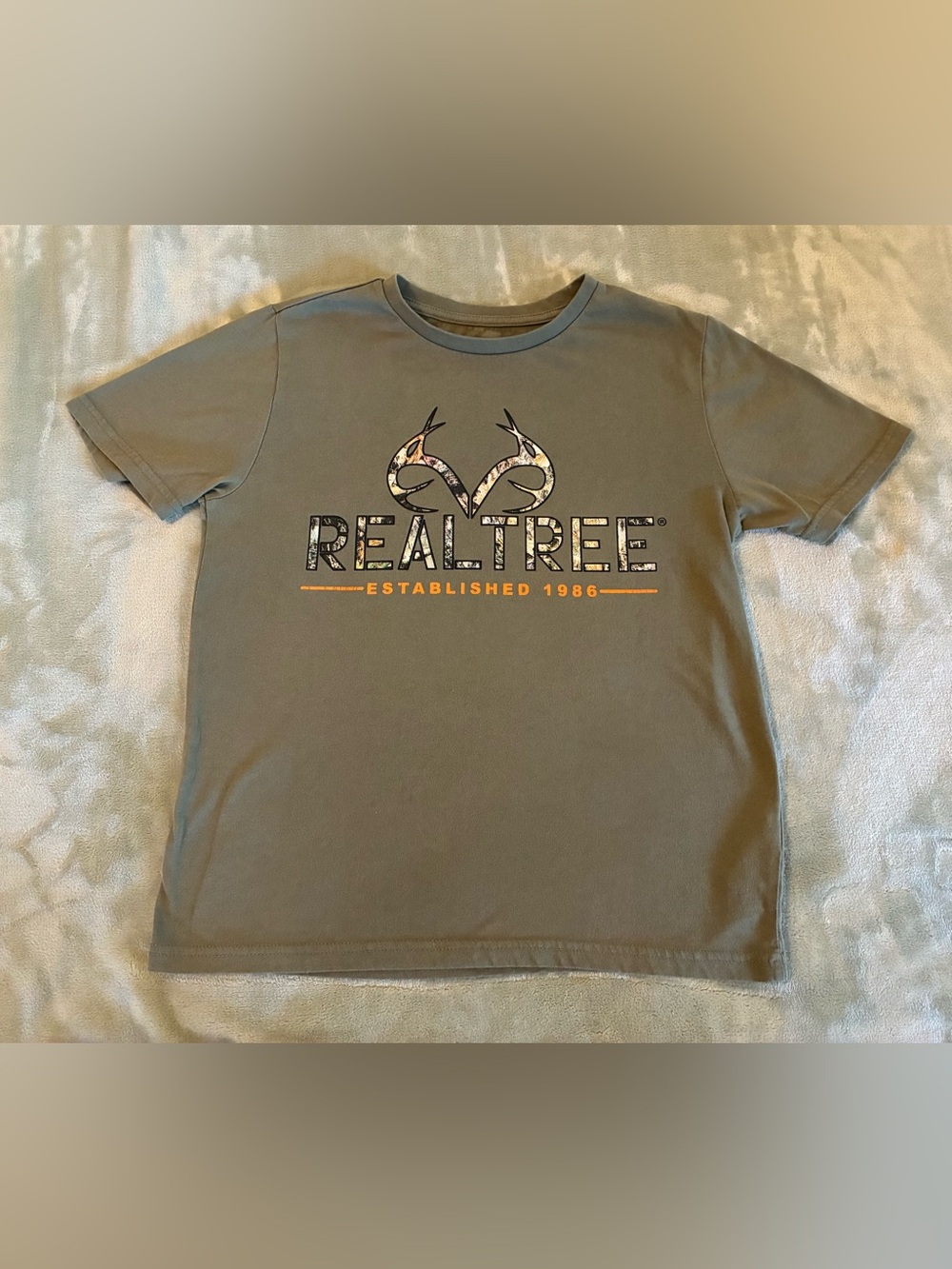 Boys Size 10/12 Realtree Olive Green Logo Short Sleeve Tee
